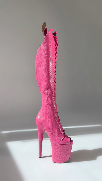 Medusa (Pretty Poison) Over the Knee