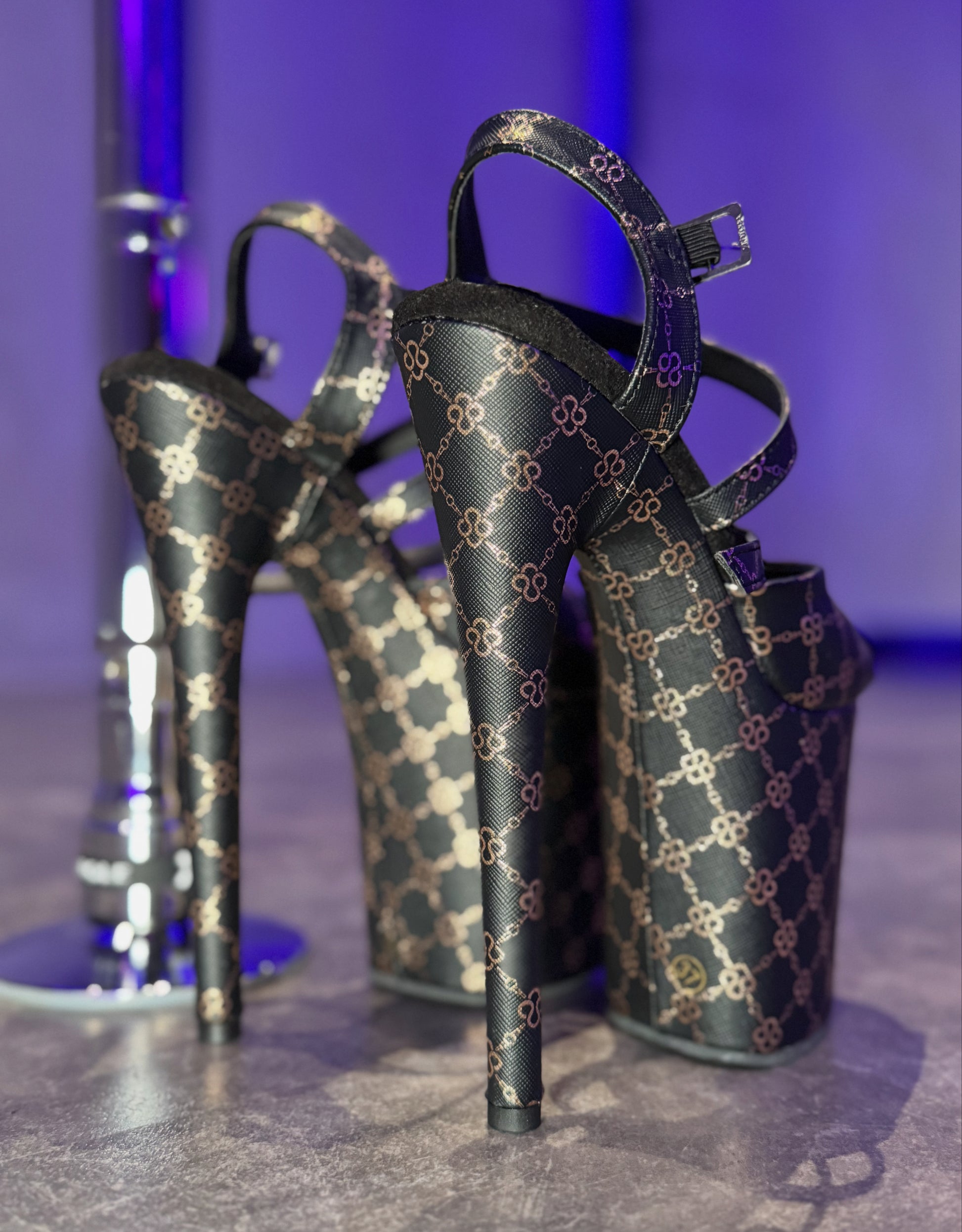 louie Vuitton channell gucci pole sandals 